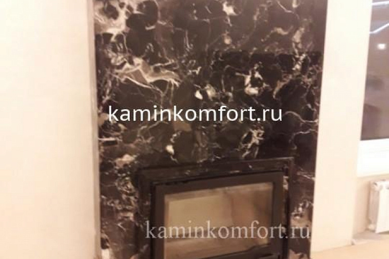 Камин из мрамора с топкой Jotul i 570
