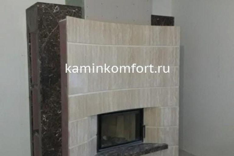 Облицовка из мрамора под топку с прямым стеклом