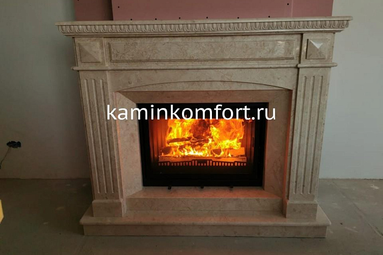 Мраморный портал Прага с ионикой