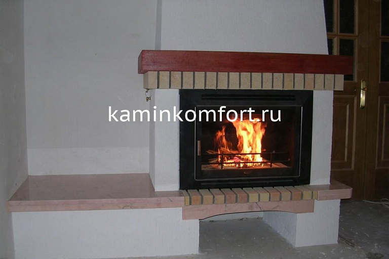 Пристенный камин с мрамором "rosso avrora"