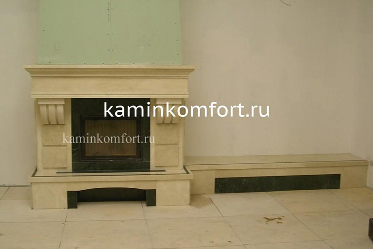 Камин из мрамора крема марфил и верде индия