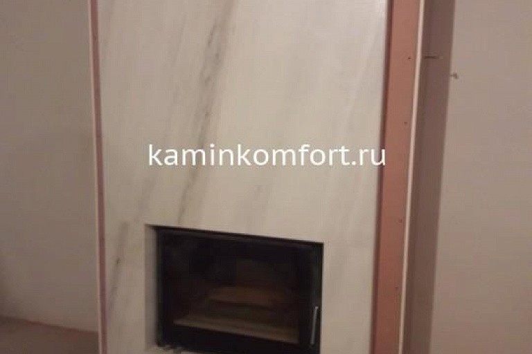 Камин в современном стиле из кварцита